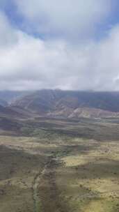 竖屏航拍西北巍峨高山祁连山