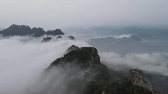 航拍雨后的北京密云司马台长城云海