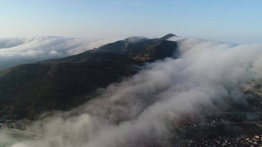 航拍崂山青山村平流雾