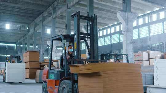 木材仓储物流 仓库 车间 叉车 运输物流中心