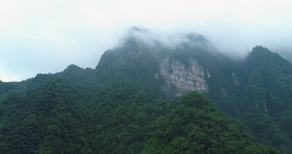 航拍四川峨眉山后山风景云雾缭绕