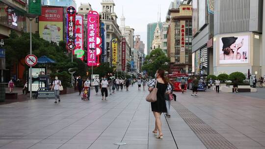 上海浦西南京东路步行街空镜视频素材模板下载