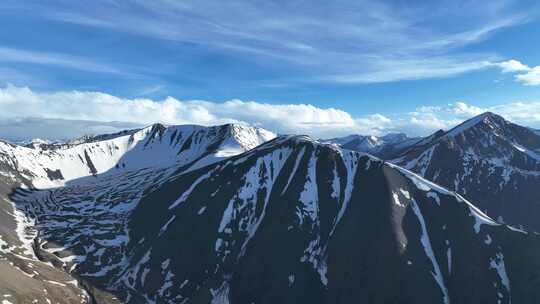 航拍西藏青藏高原雪山风景连绵不断气势如虹