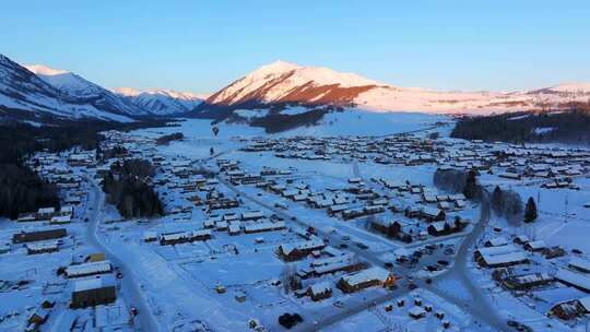新疆阿勒泰地区禾木村雪景航拍