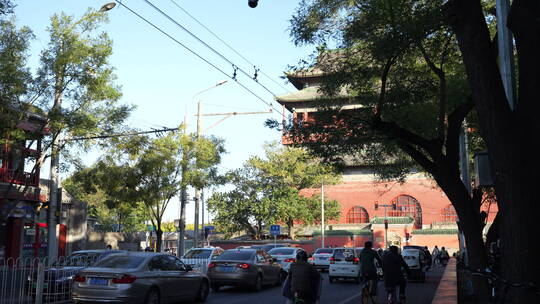 北京古都古楼鼓楼景区景点建筑车流汽车