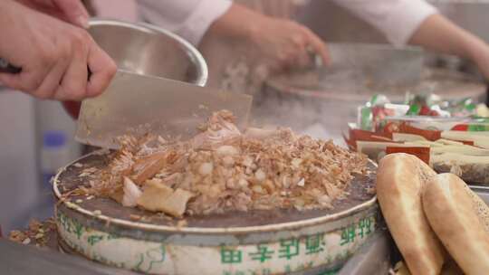 山西运城东湖早市美食稷山半圆饼夹饼子