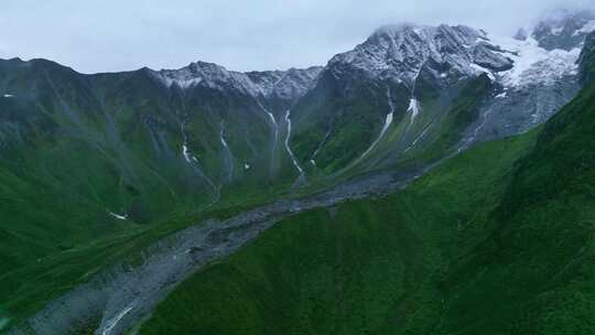 航拍四川甘孜海螺沟景区扇子山雪山草甸风光