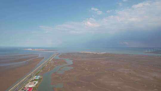 大海海边沙滩风车发电新能源蓝天白云航拍