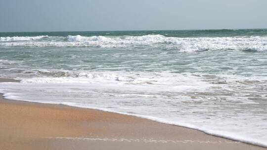 慢镜头海边沙滩海浪