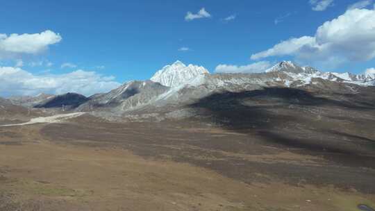 四川川西甘孜云绕雅拉观景台、雅拉雪山
