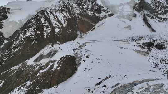 航拍川西横断山脉勒多曼因雪山冰川风光