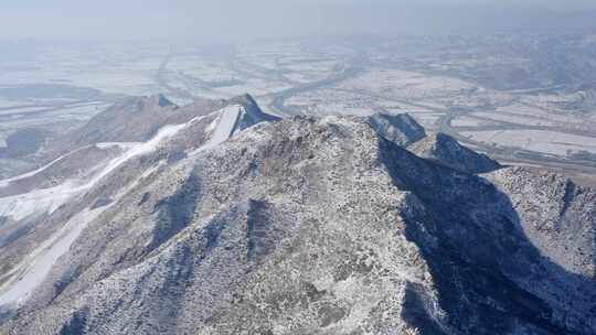 内蒙古呼和浩特马鬃山滑雪场缆车雪景航拍