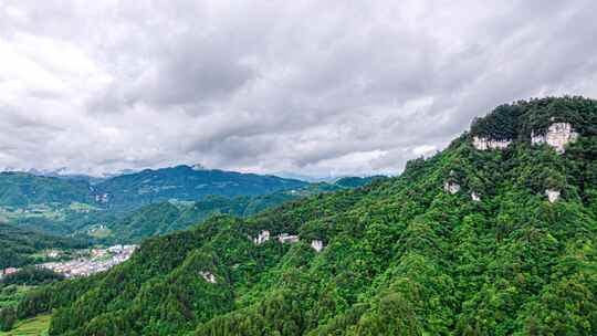 8K贵州高大巍峨山峰云雾航拍延时