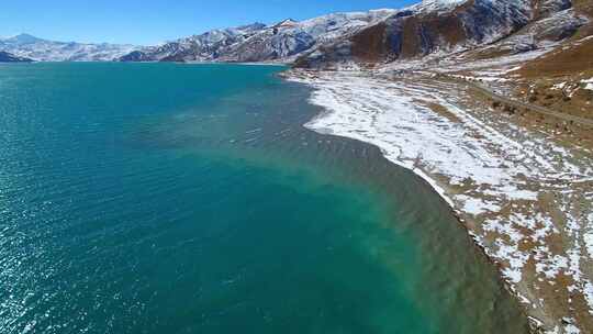 航拍西藏冬季羊卓雍措羊湖纳木错湖水与雪山