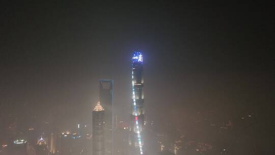 上海中心大厦环绕航拍