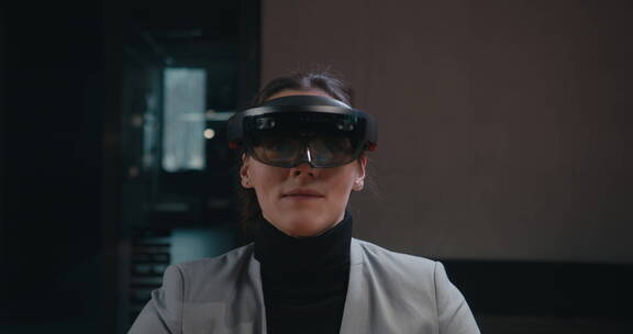 女商人使用VR