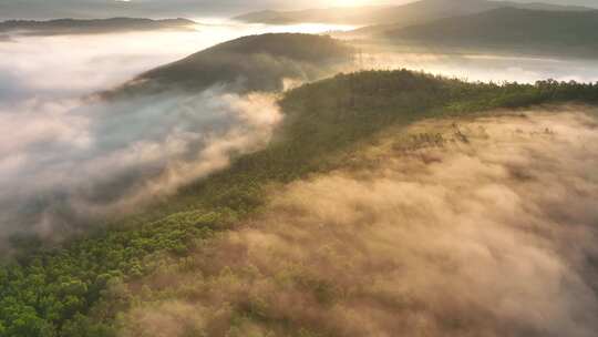 航拍黎明山川阳光云雾