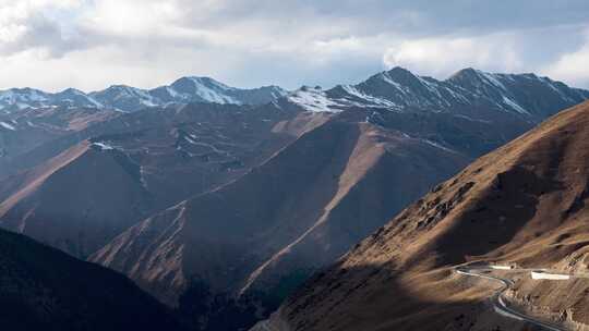 夹金山垭口雪山光影延时