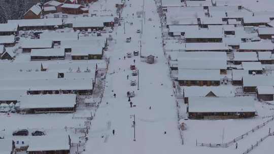 航拍大雪纷飞的新疆喀纳斯老村