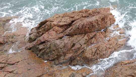 深圳海岸线-大梅沙礁石风起浪涌