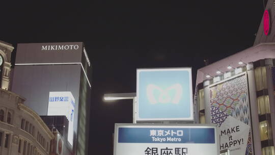日本扫街抓拍夜晚东京地铁银座入口
