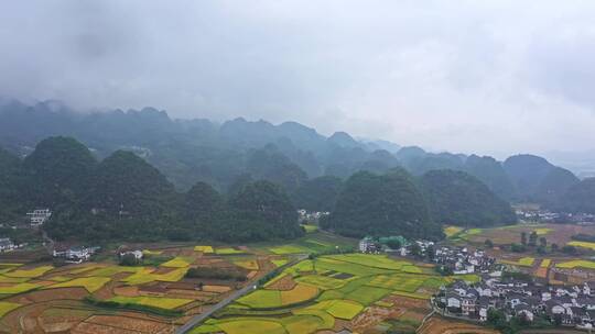 秋季万峰林的田园风景