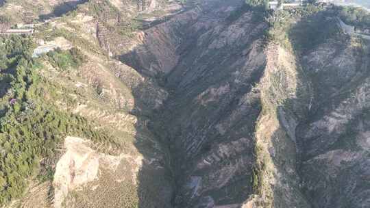 西北光秃秃的大山沟壑航拍