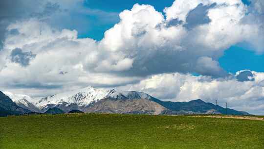 天山山脉托木尔峰