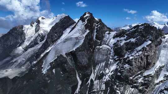 新疆天山雪山