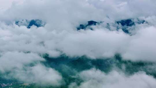 航拍陕西秦岭山脉圭峰山