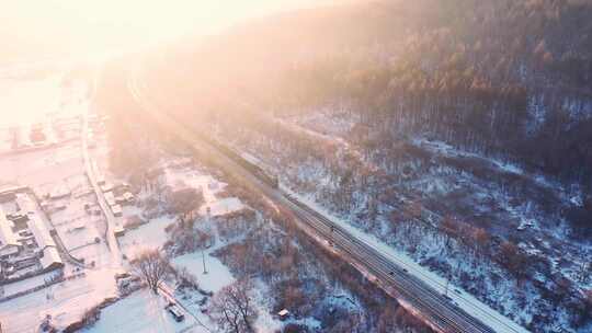 冬日晨光下的铁路雪地雪景