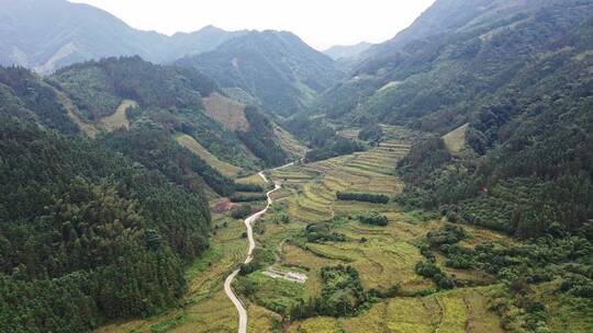 航拍桂林临桂区大山前进