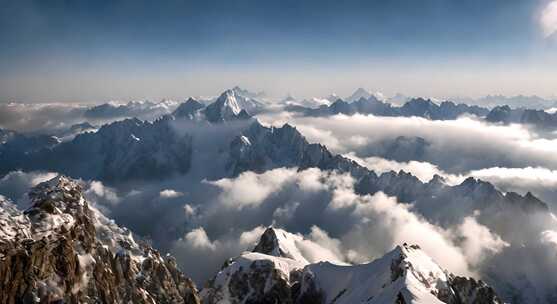 雪山云雾远山峰大自然生态风景