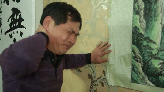 中老年人颈椎疼痛