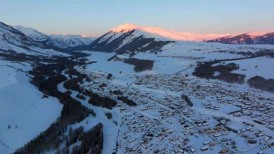 新疆阿勒泰地区禾木村雪景航拍