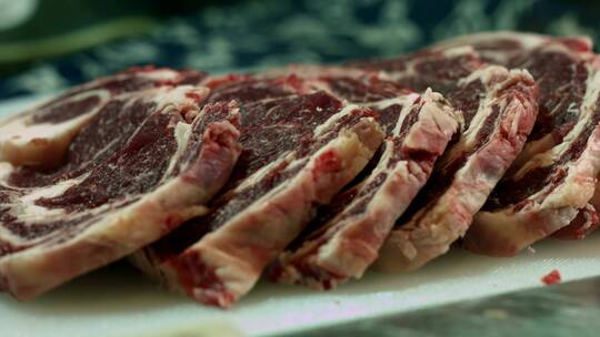 东北烧烤烤肉和牛肉手切大片肉里脊展示