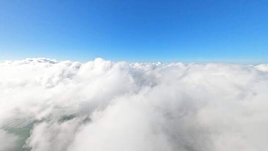 穿越机航拍穿越高空云层蓝天白云日光