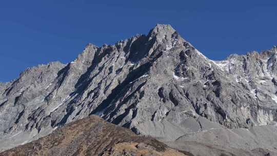 航拍四川阿坝双桥沟雪山