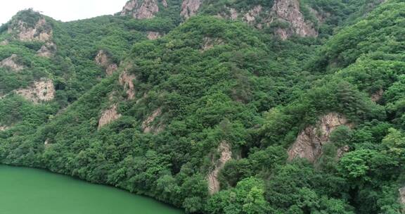 航拍绿水青山风景