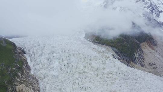 4K航拍布加雪山冰川风光