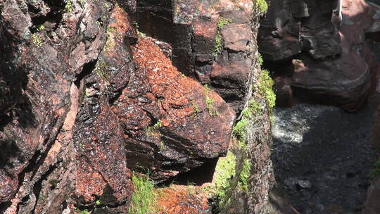 加拿大沃特顿湖的红岩峡谷视频素材模板下载