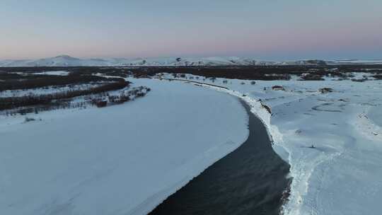 航拍大兴安岭冬季不冻河雪景