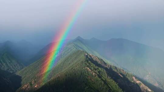 川西措卡湖雨后彩虹唯美风光