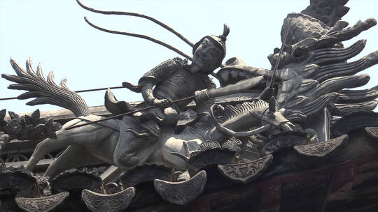 广州陈家祠古建屋顶上的石雕