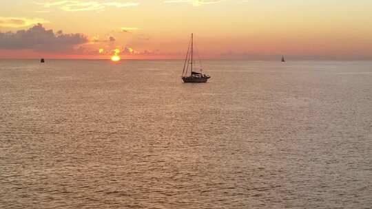 夕阳朝阳日落海边船帆晚霞