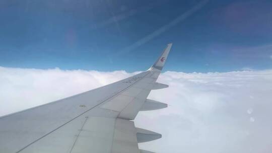 飞机上窗外的云海（手机拍摄）