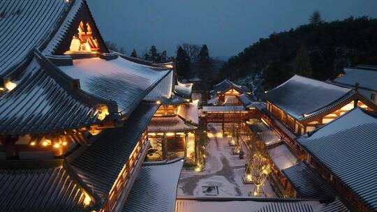 杭州径山寺雪天夜景