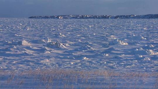 加拿大马尼托巴省哈德逊湾的冰冻广阔