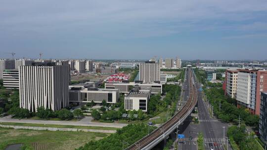 漕河泾开发区写字楼在地铁高速旁