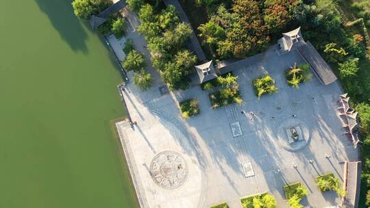 4K俯拍孔子博物馆旁边湖泊